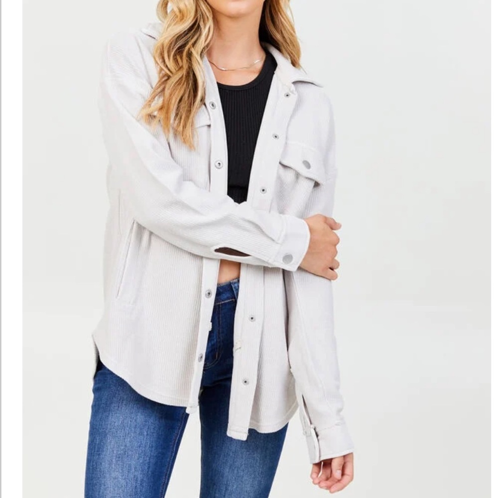 LIGHT GREY RIBBED SHACKET
